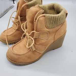 JellyPopTan Suede-Like Wedge Boots 8M Shoes